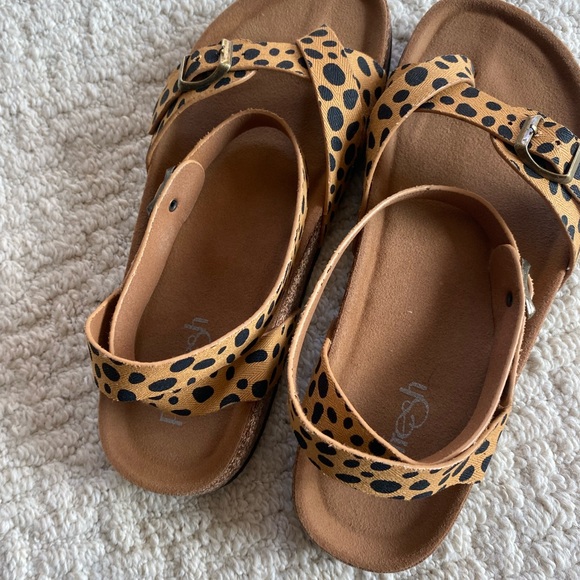 Sandals - Picture 2 of 3